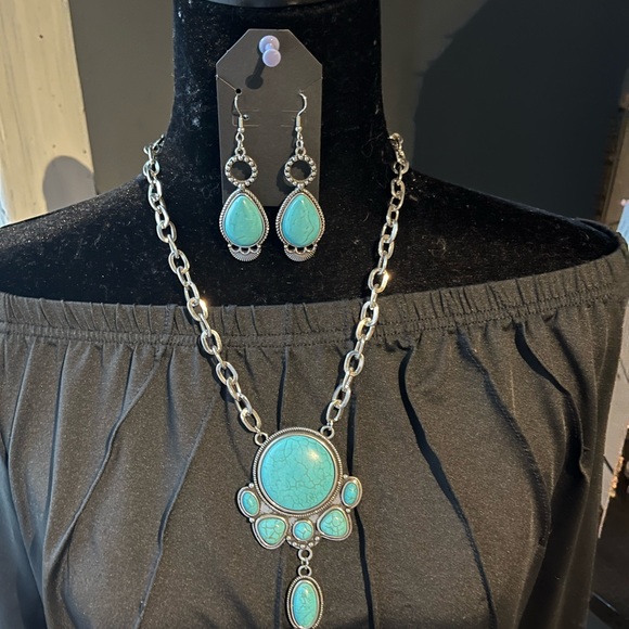 Silver and White Jewelry Set - Picture 10 of 16